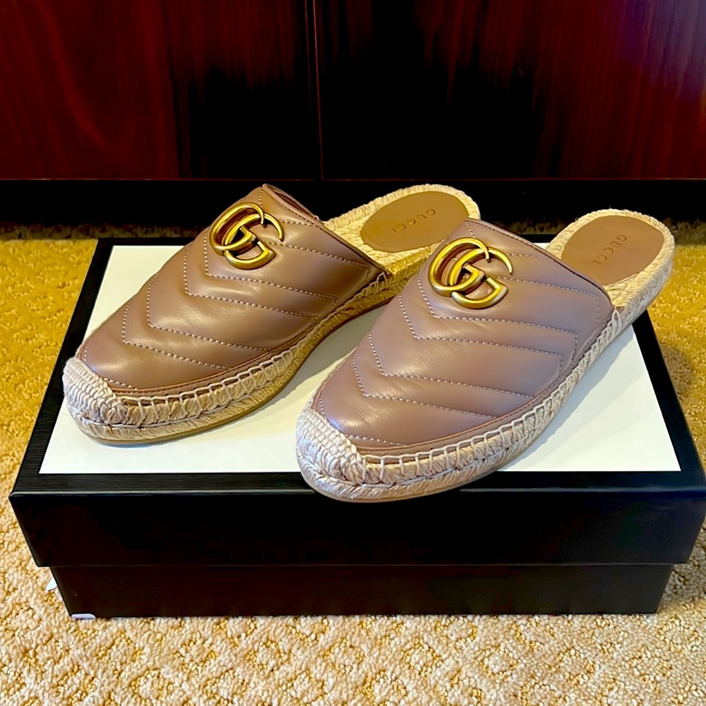Gucci Gg Espadrille Mules Flats in Tan. Size 37.5. Authentic. New with box